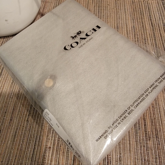 Coach Notebook in signature canvas - Picture 3 of 13